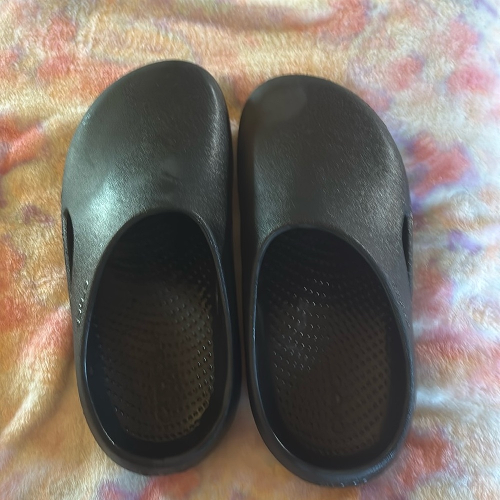 Pre-owned 2023 Crocs Mellow Recovery Clogs
Women 8 men 6